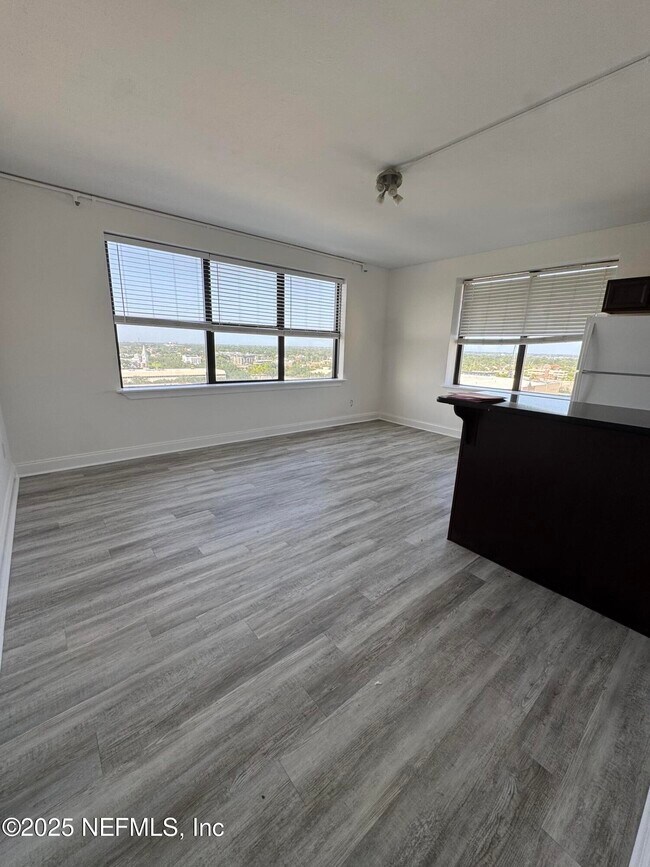 Foto del edificio - 311 E Ashley St