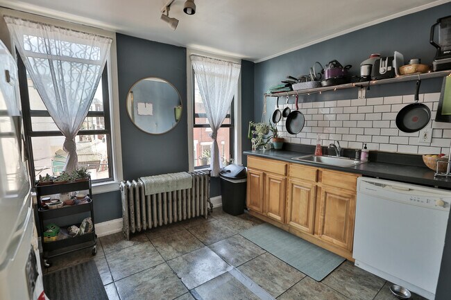 2do piso - 706 Christian St