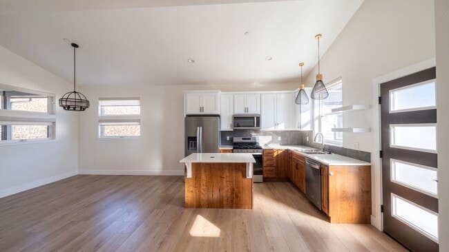 Building Photo - 3040 Nellie Wy