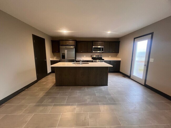 Foto del edificio - 2420 68th St SE