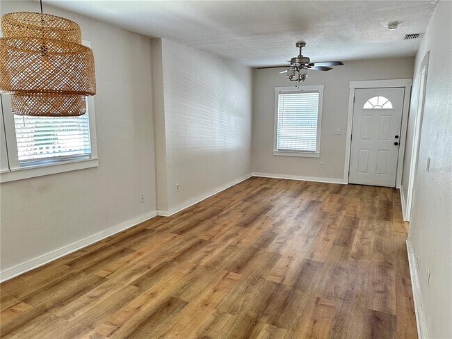 Foto del edificio - 6601 N Wellington Ave