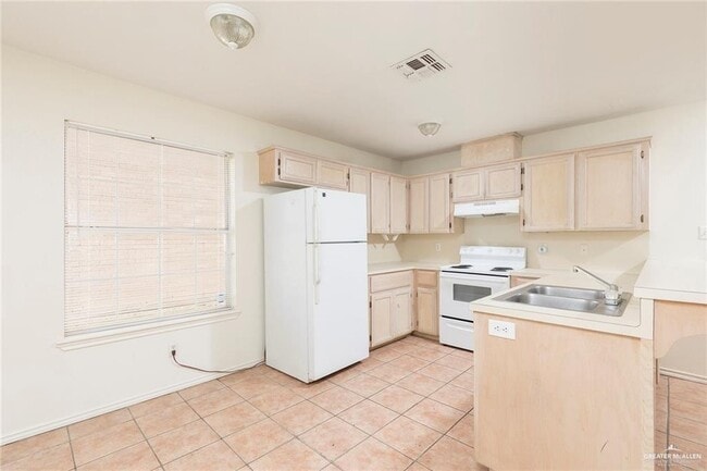 Building Photo - 12 Ulex Ave