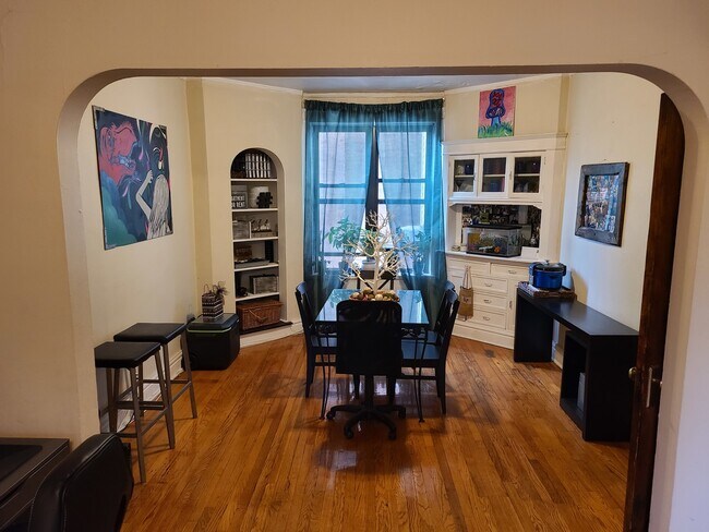 Foto del edificio - 2204 W Berteau Ave
