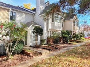 Building Photo - 105 Stratford Dr