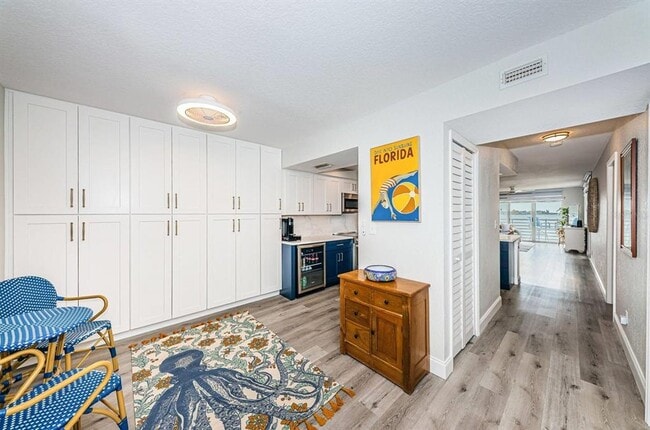 Building Photo - 6105 Bahia Del Mar Cir N