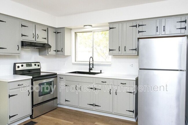 Building Photo - 1300 Koblan Dr
