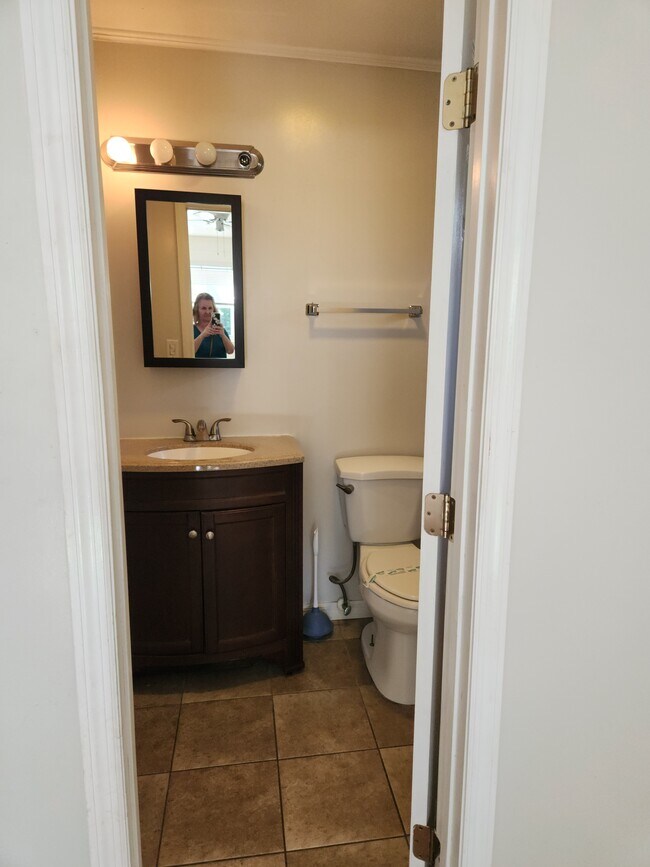 20 NE 3rd St Unit Apt 4, Crystal River, FL 34429 Apartments in