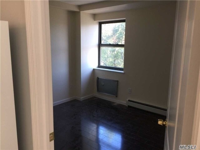 Foto del edificio - 100-20 Northern Blvd