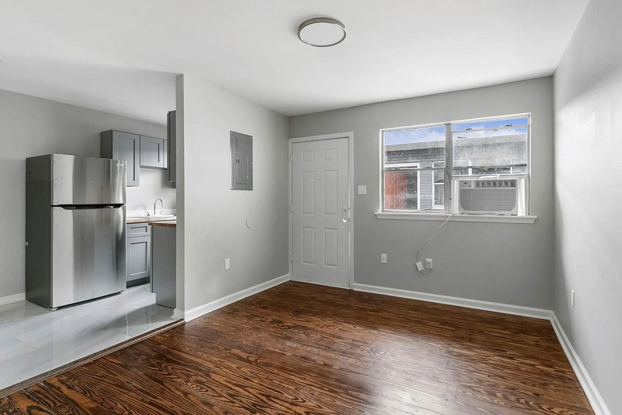 Foto principal - Renovated 1BD/1BA 2 Blocks Off St. Charles Ave.