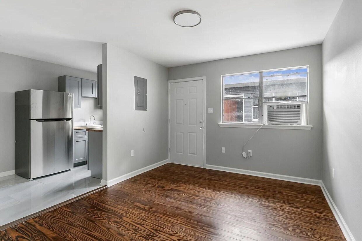 Primary Photo - Renovated 1BD/1BA Two Blocks Off St Charles Ave.