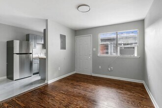 Building Photo - 1711-1711 St Andrew St
