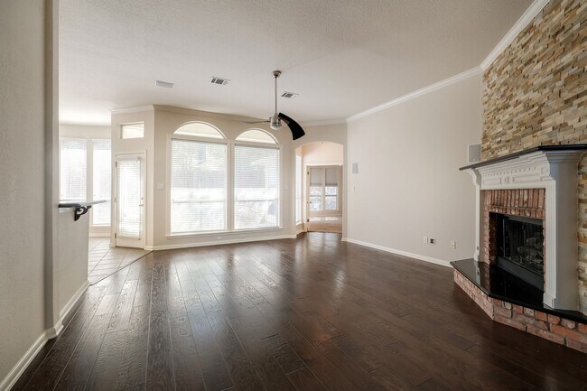 Foto del edificio - Stone Oak Beauty w/4 BR+study across from ...