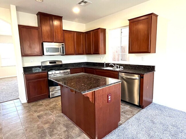 Foto del edificio - Spacious 5-Bedroom Home in Gated Stockton ...