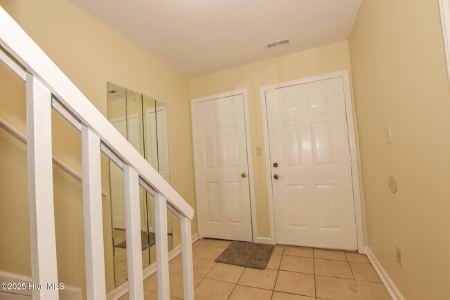 Foto del edificio - 114 Greenford Pl