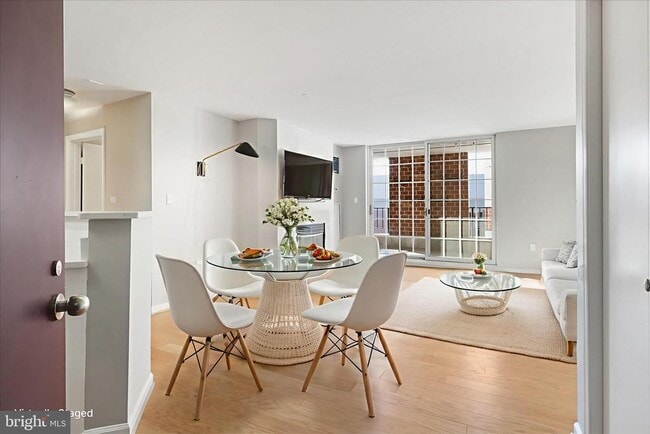 Building Photo - 1230 23rd St NW