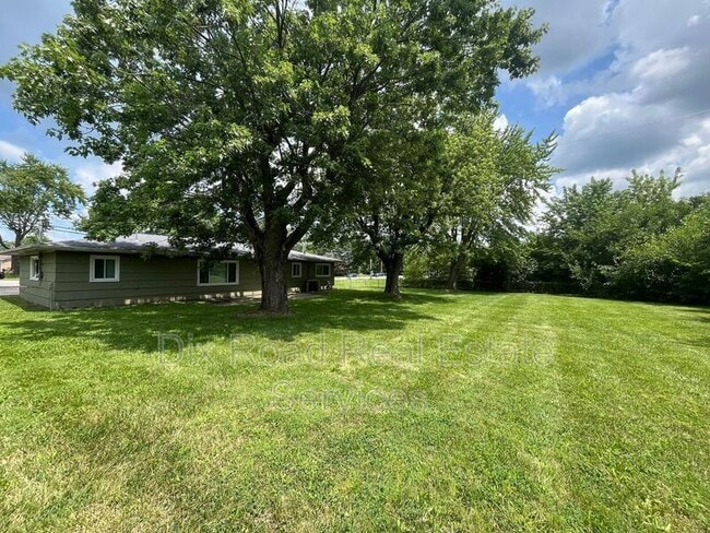 Building Photo - 440 W Wenger Rd