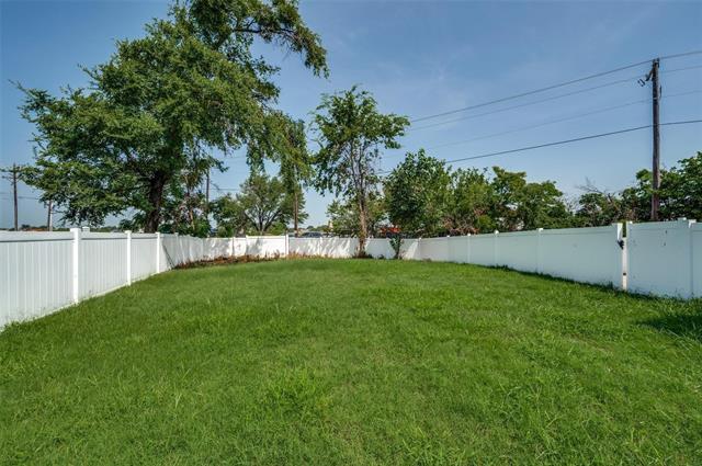 Foto del edificio - 9801 Cedarcrest Dr