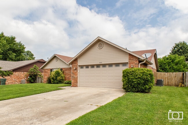 Exterior2 - 4420 W Beaver Ln