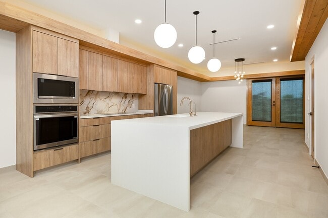 Building Photo - 706 Sage Ln