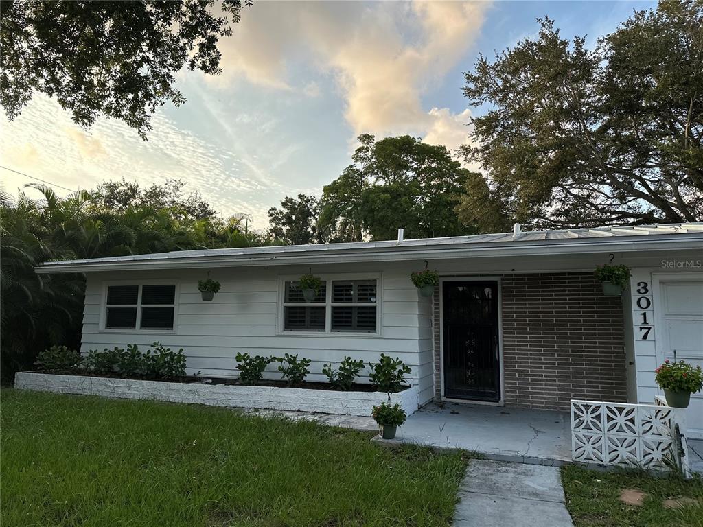 Primary Photo - 3017 Alta Vista St