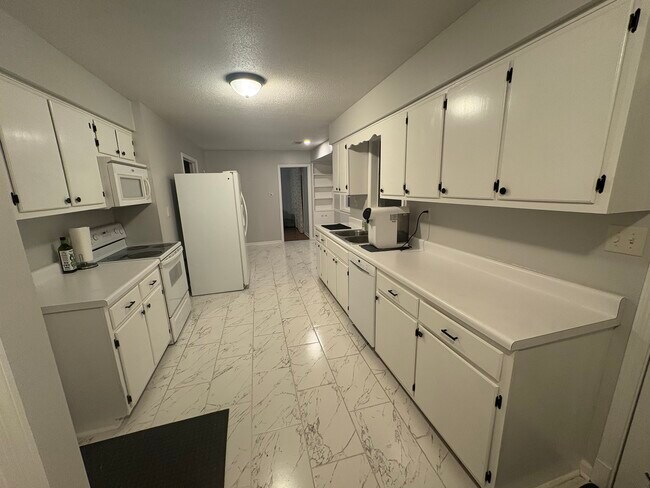 Foto del edificio - 1550 Cordova Rd
