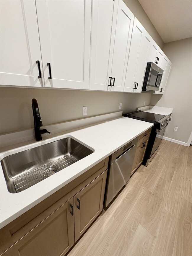 Building Photo - 15 Mountain Rd