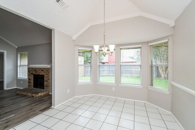 Building Photo - 416 Deauville Dr