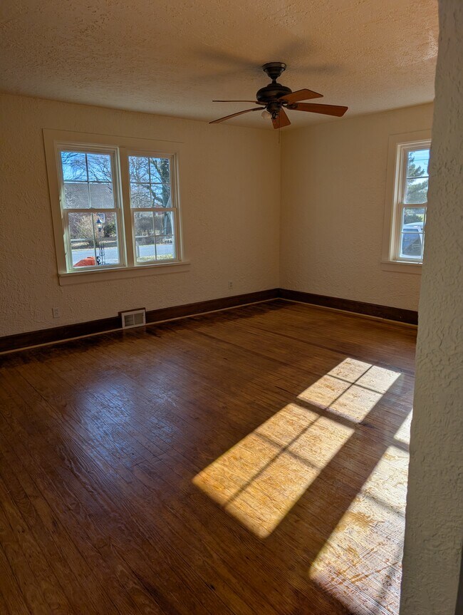 Sala de estar principal - 243 Walnut Street Rd