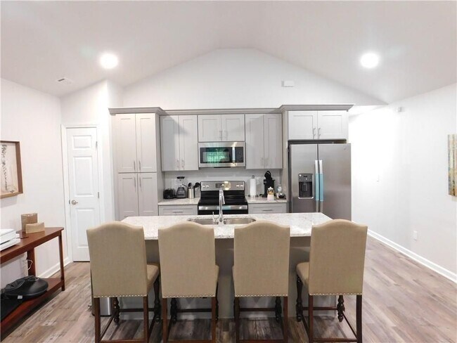 Foto del edificio - 213 Claire Dr SE