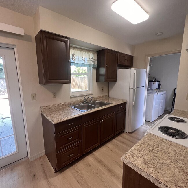 Foto del edificio - 2532 Stratford Dr