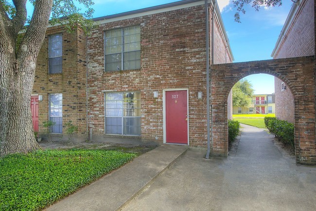 Building Photo - Oaks of Baytown Apartments