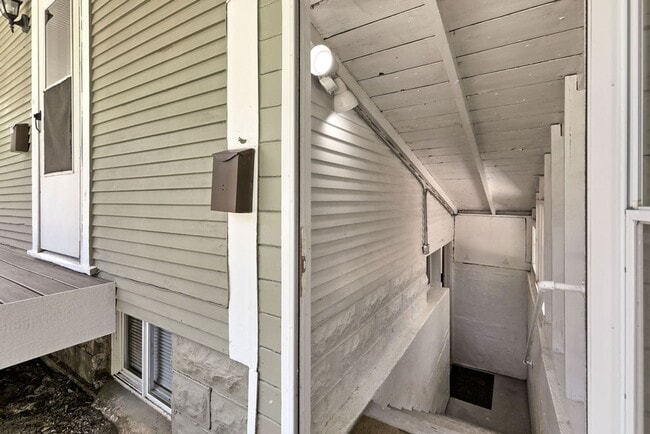 Foto del edificio - Basement Unit 2 Bedroom 1 Bath in Duplex