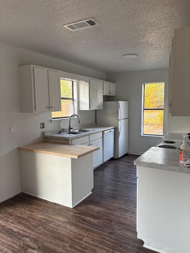 Building Photo - 1814 Meadowgreen Dr