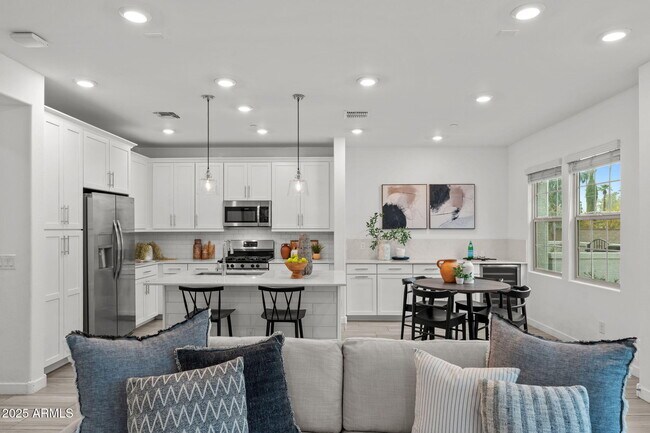 Building Photo - 4077 S Sabrina Dr