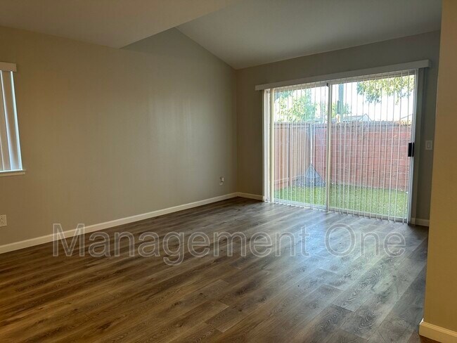 Building Photo - 941 Innkeeper