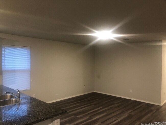 Foto del edificio - 8206 Glasgow Dr