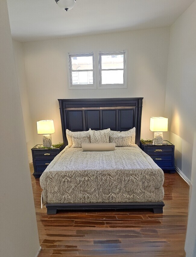 Building Photo - 3235 Mulberry St