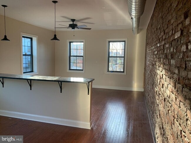 Building Photo - 1537 S 11th St