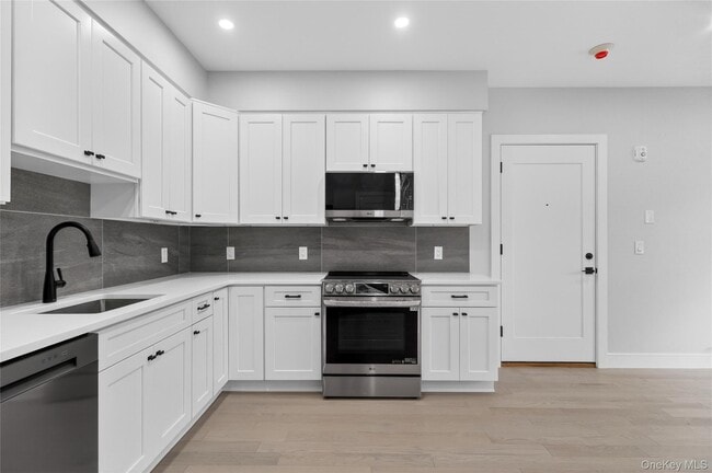 Building Photo - 10 Market St