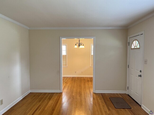 Foto del edificio - 230 Roycrest Dr