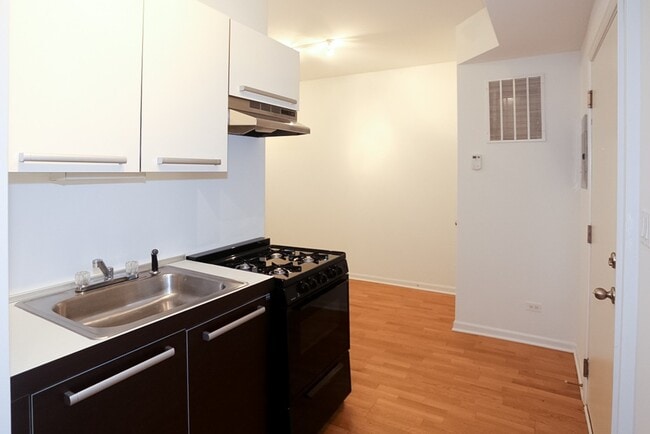 Building Photo - 5054 N Winthrop Ave