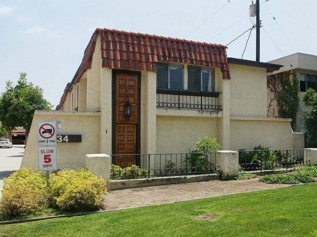 Building Photo - 1134 W Huntington Dr