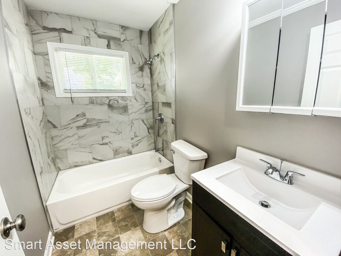 Primary Photo - 3 br, 1 bath House - 7407 West Sheridan Av...