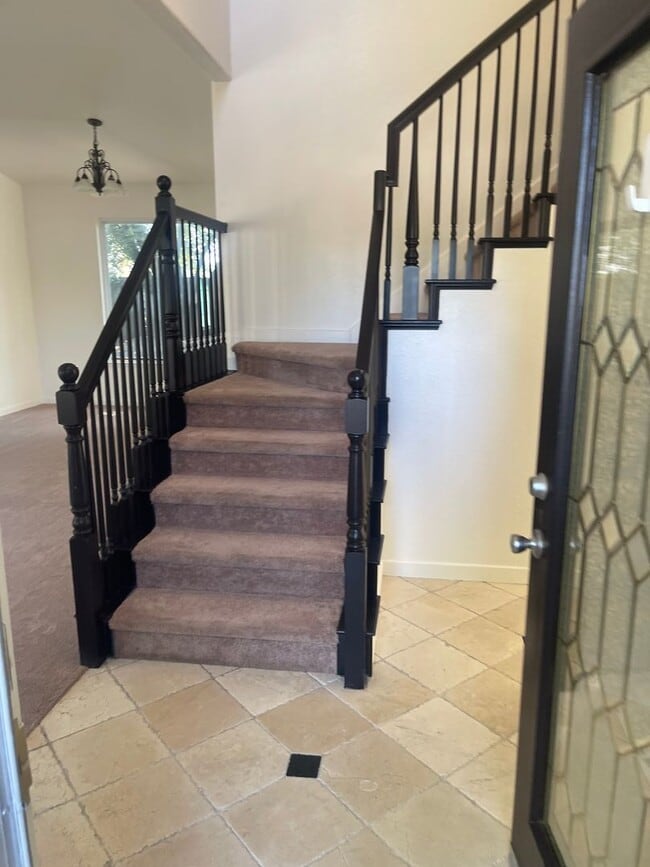 Building Photo - Beautiful 3-Bedroom Family Home in Desirable Northeast Stockton