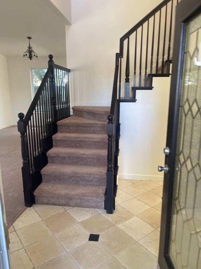 Foto del edificio - Beautiful 3-Bedroom Family Home in Desirable Northeast Stockton