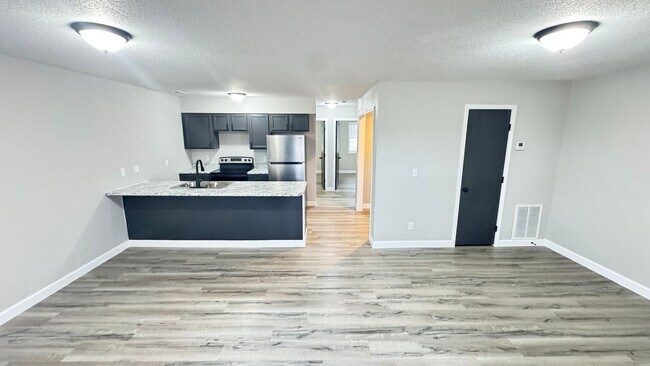 Foto del edificio - 2 Bedroom , 1 Bathroom Apartment!