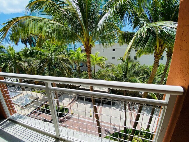 Foto del edificio - Spacious 2-bedroom apartment in full servi...