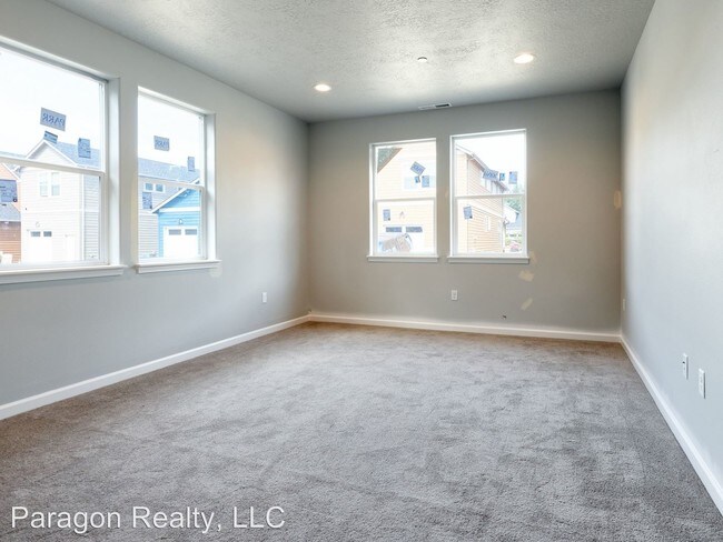 Building Photo - 4 br, 2.5 bath House - 1037 Water Ave. NE