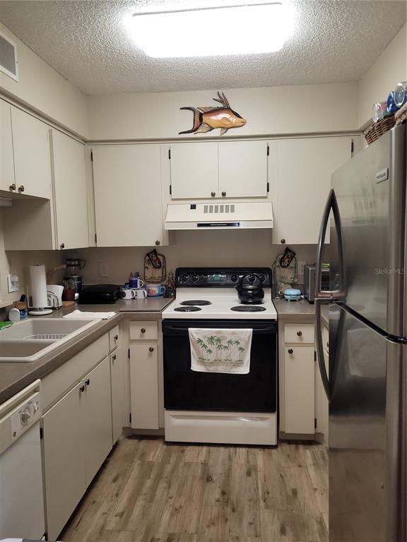 Building Photo - 2690 Coral Landings Blvd
