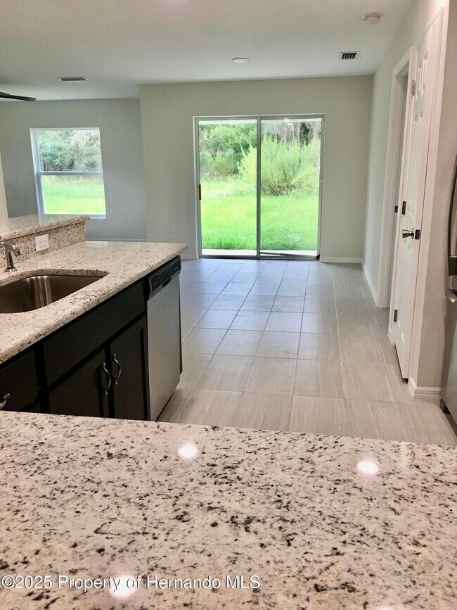 Foto del edificio - 5635 Pillar Ave